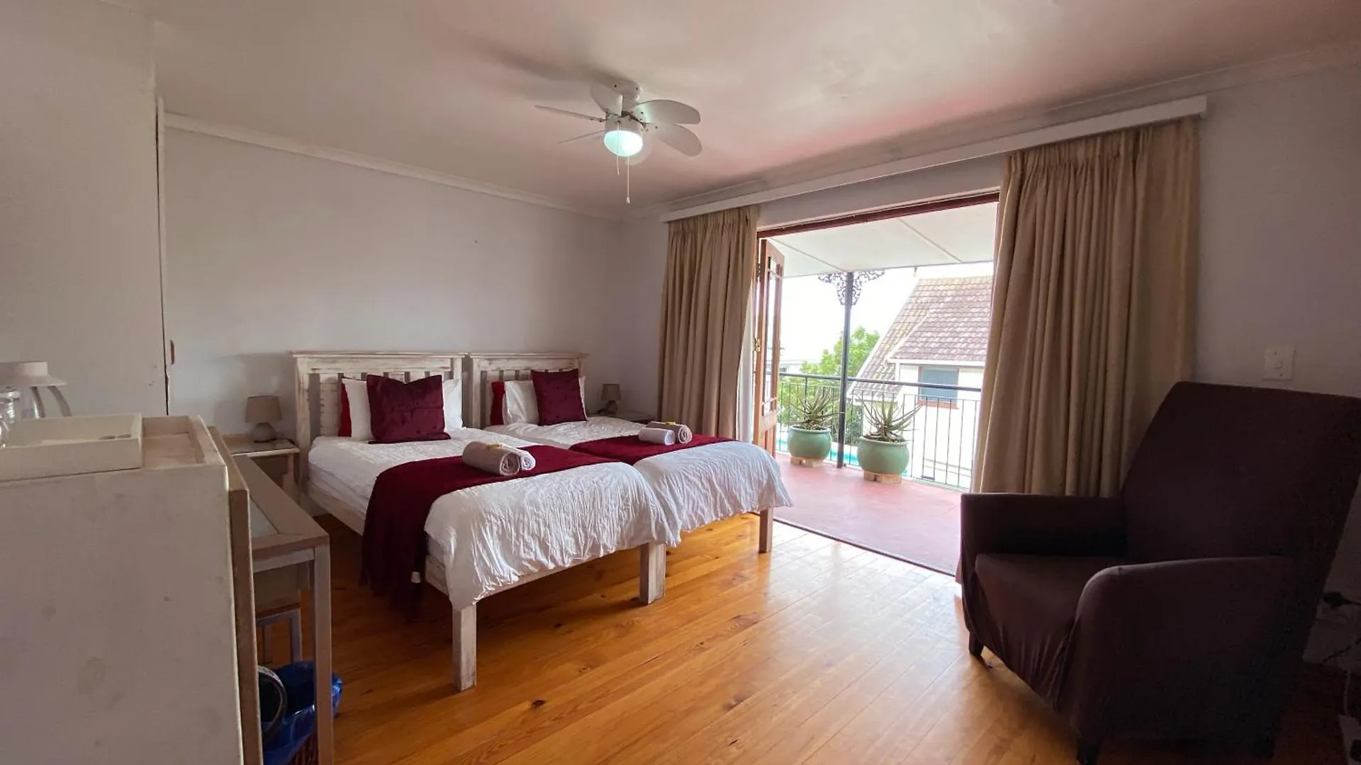 Le Bay Lodge Gordons Bay