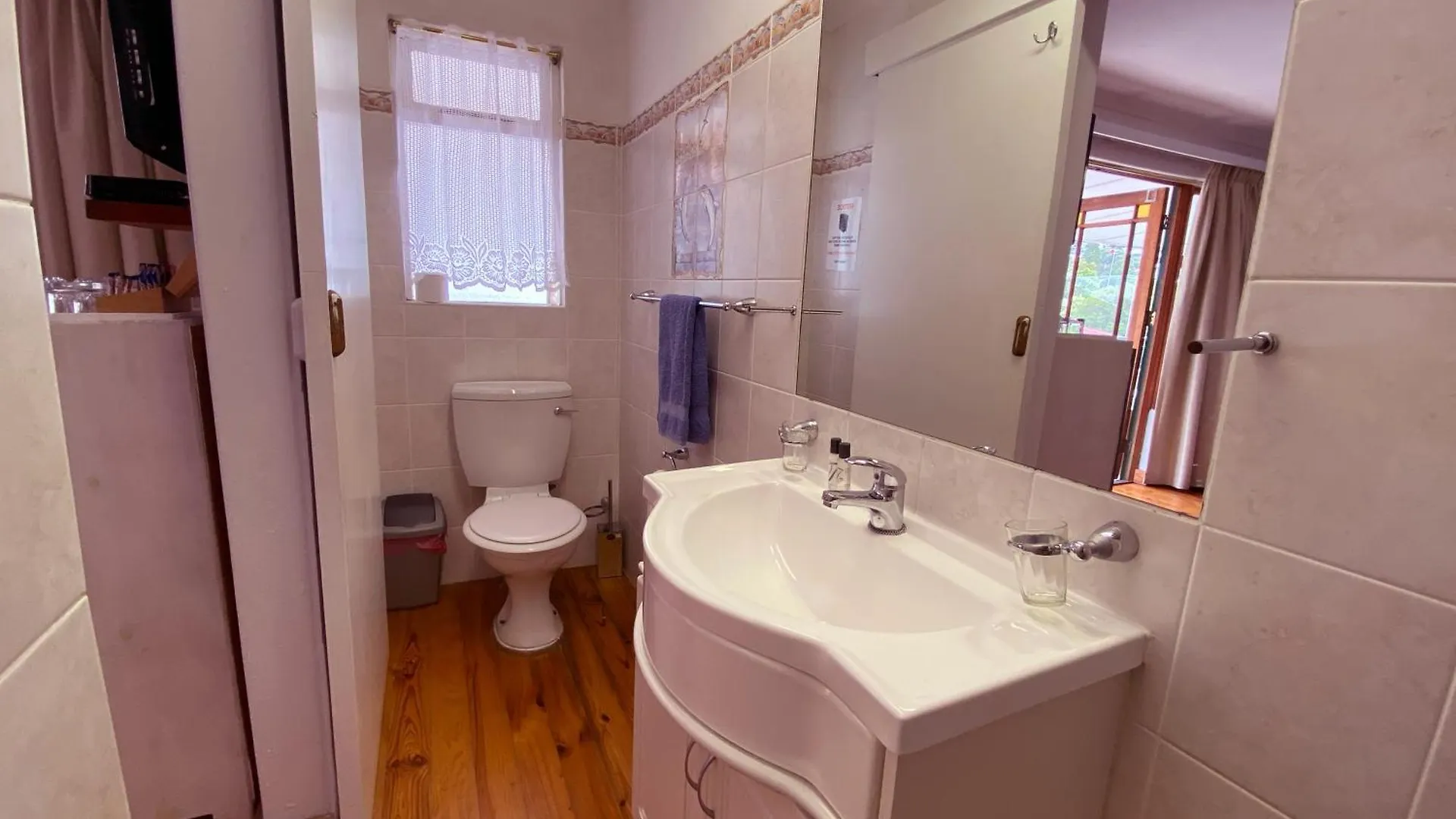 Le Bay Lodge Gordons Bay