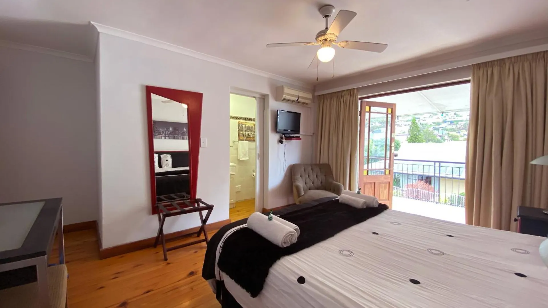 Le Bay Lodge Gordons Bay